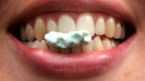 Ce se intampla cu adevarat in corpul tau dupa ce inghiti guma de mestecat