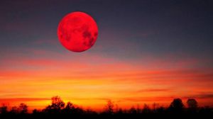 Vine sfarsitul lumii in seara asta, la 23:22? Un profet sustine ca luna sangerie marcheaza Apocalipsa