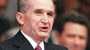 Un covor cu portretul lui Nicolae Ceausescu se vinde cu 45.000 euro! E lung de aproape 3 metri, iar la confectionarea lui s-au lucrat doi ani! | EXCLUSIV