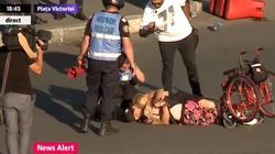 Imagini halucinante de la protestele din Piata Victoriei! O tanara s-a aruncat din scaunul cu rotile pentru a-si salva prietenul de jandarmi