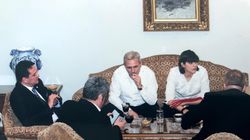 Ce era de fapt "sangele" de pe mana Laurei Codruta Kovesi, in fotografia cu Liviu Dragnea! Detaliul incredibil observat de internauti in imaginea publicata de Victor Ponta