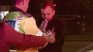 Accident grav în Bucureşti! Un bărbat a fost spulberat de o maşină după ce a traversat prin loc nepermis!