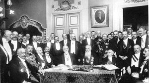 Cum au şocat bărbaţii români în lumea modei acum o sută de ani! Ce pantofi purtau şi cum impresionau fetele la plimbări