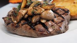 Muschi de vita cu salata si mujdei de usturoi cu marar