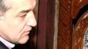 Blestemul familiei ajutate de Gigi Becali anul trecut. Uite ce afecţiuni grave au copiii şi mama, şi cum se luptă capul familiei cu sărăcia. Haideţi să-i ajutăm să aibă un Crăciun liniştit. FOTO!