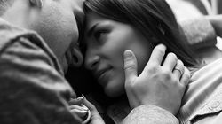 Cum flirteaza un barbat timid: 7 semne clare ca te vrea