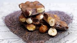O reţetă delicioasă: Ciocolata de casa cu nuci si alune