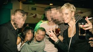 A aruncat in aer casnicia Luminitei Anghel si acum se distreaza in cluburi! Beatrice Dumitriade adora viata de noapte alaturi de barbati mai tineri decat ea