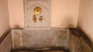 Asa arata toaleta sultanului, din Palatul Topkapi. Bideul are robineti din aur si un ornament facut tot din metalul pretios