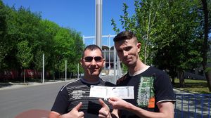 Petru si Constantin au venit tocmai din Bacau pentru a-si vedea idolii