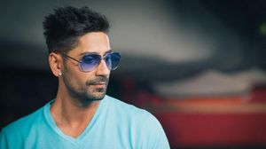 Connect-R pozeaza in omul simplu, insa, in realitate, nu e deloc asa