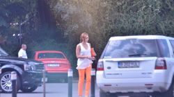 VIDEO! De cand s-a intors din India, Iulia Vantur apare peste tot in aceeasi “uniforma”! Bluze largi, pantaloni  lungi! I-a cerut Salman Khan sa renunte la tinutele sexy?