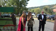 Mihaela Geoana a ales sa lase pantofii cu toc acasa in favoarea unor sandale negre joase