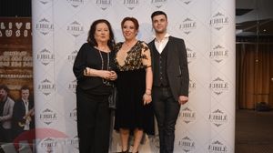 Oana Roman, fericita intre mama si iubitul ei, Marius