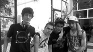 Andrea Raducioiu (in dreapta), alaturi de colegii sai din trupa de rap si hip-hop