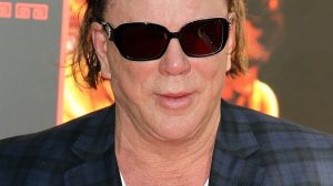 Mickey Rourke a adoptat o catelusa