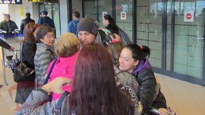 VIDEO! Deea si Dinu Maxer, asaltati la aeroport!