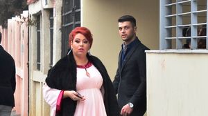 VIDEO Iata cel mai emotionant moment de la cununia Oanei Roman! Mioara si Petre Roman, din nou impreuna! Daca fiica lor ar fi vazut, sigur ar fi plans! Vezi ce au vorbit cei doi, dupa 7 ani de la divort