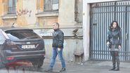 Resemnat, luptatorul se intorce la masina si o muta mai departe