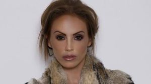 Flore, batuta intr-un restaurant