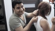 Cantaretul s-a oferit sa-i ridice fermoarul rochiei