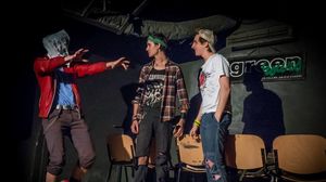 Carol urca deja pe scena in postura de actor