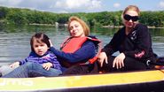 Cristina, sora si nepotelul, in caiac
