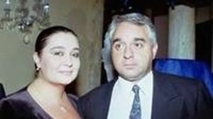Monica Anghel a “inventat” divortul elegant in randul vedetelor. Jurata de la "Te cunosc de undeva" s-a despartit fara scandal si a ramas prietena cu fostul sot. Iata cum arata acesta! Monica Anghel a fost casatorita cu primul sot, medicul Andrei Carandino, 11 ani