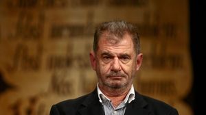 Florin Zamfiresc a lucrat la Odeon in perioada 1972- 2014, cand a fost demis si inlaturat din colectivul actoricesc