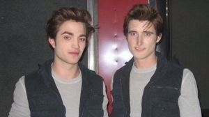 Ei sunt actori celebri la Hollywood, dar dublurile lor sunt necunoscute! Uite cum arata 'sosiile' lui Brad Pitt, Angelina Jolie sau Johnny Depp