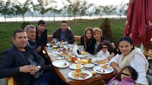 Adela, inconjurata de familie