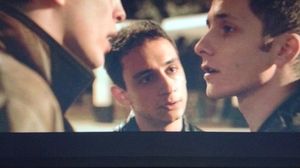 Noul film al lui Bobby Paunescu, selectionat la Sundance, cel mai important festival din Statele Unite! Din productie fac parte fiul lui Ilie Dumitrescu, dar si unul din baietii lui Horatiu Malaele Toto Dumitrescu, Costin Cambir si Cristian Malaele (de la stanga la dreapta), intr-o scena din film