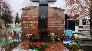 Regele Daniel Cioaba se duce zilnic la cimitirul unde e inmormantat tatal sau si curata zapada! "Nu-mi place sa fie ceva pe mormantul lui!