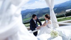 FOTO Ce nunta smechera a avut Stefan Lungu, prezentatorul arestat in dosarul "Gala Bute"! Fostul consilier al Elenei Udrea si-a cerut sotia intr-un castel din Italia si a facut ceremonia pe o insula din Grecia!