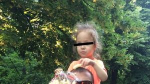 Vladau i-a permis fetitei prietenilor sai sa manance pufuleti in capul lui