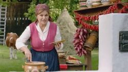 FOTO! Cat de sexy era in tinerete actrita care a lansat expresia "prea bun, prea ca la tara"! Coana Chiva din reclama la lactate a fost manechin pe vremea lui Ceausescu! Vezi cum arata Natasa Raab in costum de baie!