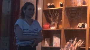 VIDEO Alina Sorescu a dat iama in prajituri! A iesit cu plasele pline de la cofetarie!