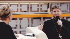 Blasfemie! Uite ce numar are la masina preotul-cantaret, Cristian Pomohaci! Patriarhul trebuie sa ia atitudine novalue