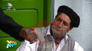 VIDEO EXCLUSIV! Problemele continua pentru Costel din "Vacanta Mare”! Personajul interpretat de Radu Pietreanu este evacuat din casa! Amanunte in aceasta seara, de la ora 21.30, la Kanal D