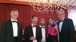 FOTO! Andrei Zaharescu se distreaza pe cinste in Africa de Sud in timp ce in tara curg acuzatiile ca e un spagar! Consulul rade cu gura pana la urechi la o petrecere, la bratul iubitei venite cu umerii goi!