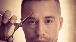 Adrian Perjovschi te invata sa te coafezi in doar zece minute!