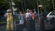 Filimon a fost surprins de paparazzi in timp ce se urca in autobuz