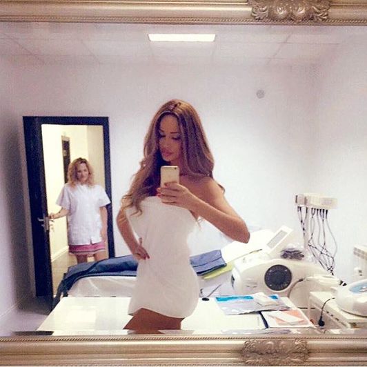 Bianca Dragusanu s-a pozat aproape goala! Prietenii virtuali au blamat