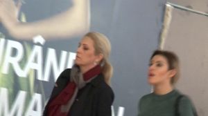 VIDEO! Nicoleta Nuca si mama ei, sesiune de shopping la mall! Ai ...