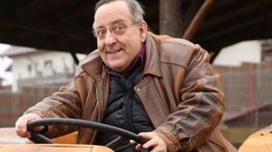 Nea Popa abia daca mai poate sa zambeasca