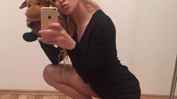 Lora, fotografii extrem de HOT! Uite ce selfie-uri si-a facut blondina in oglinda! Fanii au amutit cand au vazut ce tinuta scurta a purtat!