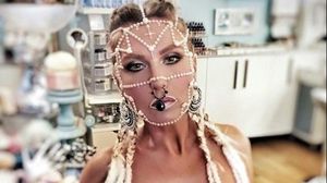 Corina este una dintre putinele artiste care nu a apelat la implantul cu silicon