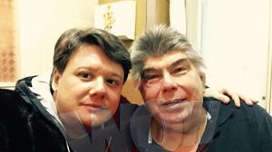 FOTO EXCLUSIV! Fuego l-a facut sa planga pe celebrul Ilie Micolov! "Mi-a adus aminte de tata" Cantaretul l-a ajutat financiar pe maestru, in prag de Craciun novalue