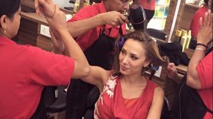 Fite de diva in India! Iulia Vantur a stat o ora ca sa faca asta! E plina de ea de cand umbla cu Salman Khan! novalue