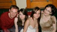 Anamaria, alaturi de sotul ei, Valentin, si de fiicele lor: Dana si Katarina
